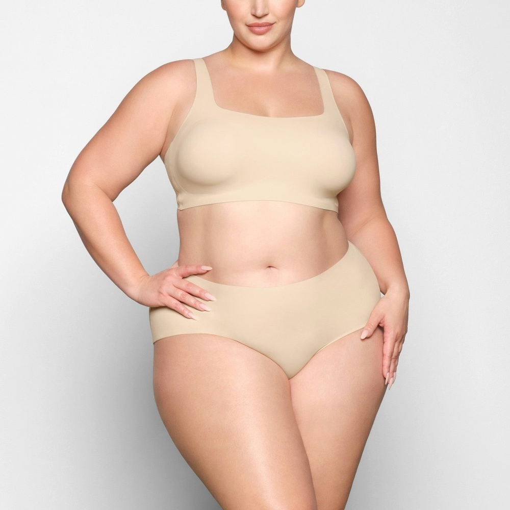 SKIMS NAKED SCOOP BRALETTE